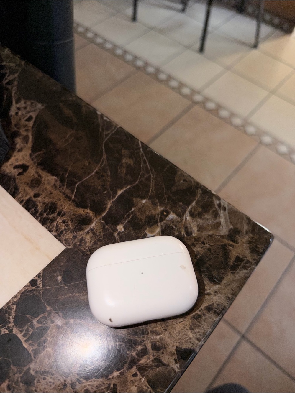 Apple AirPods 2 pro Charging Case